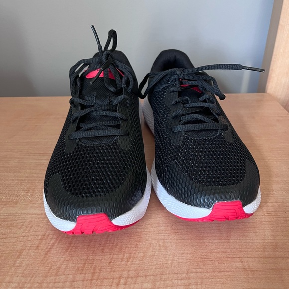 New UA Gym Shoes - Picture 2 of 4